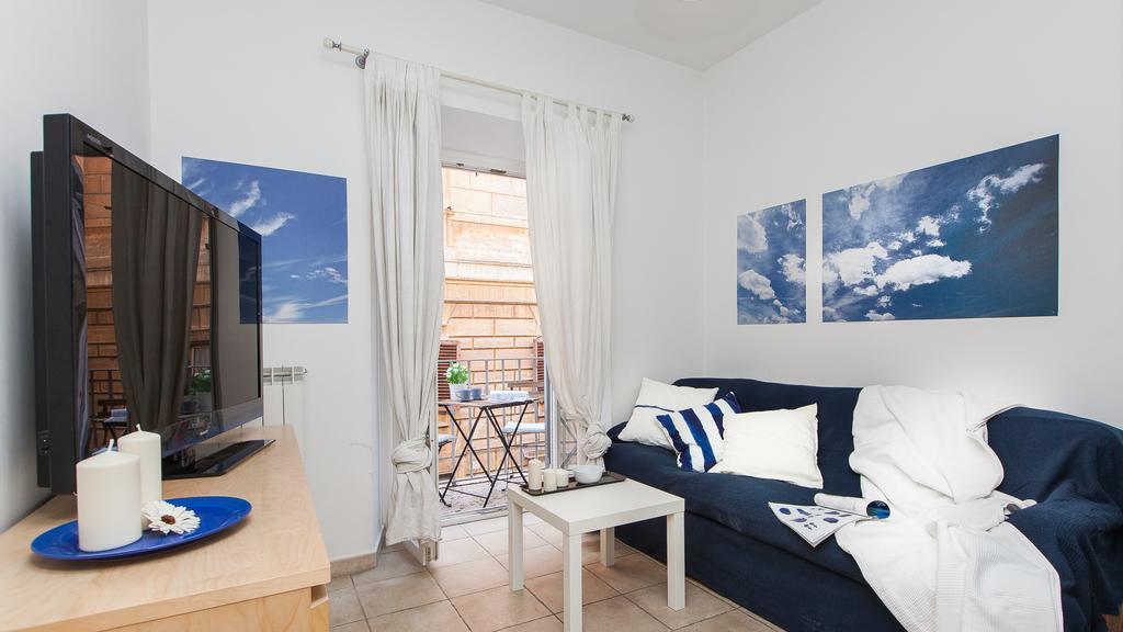 Arenula Balcony Apartment Рим Екстериор снимка